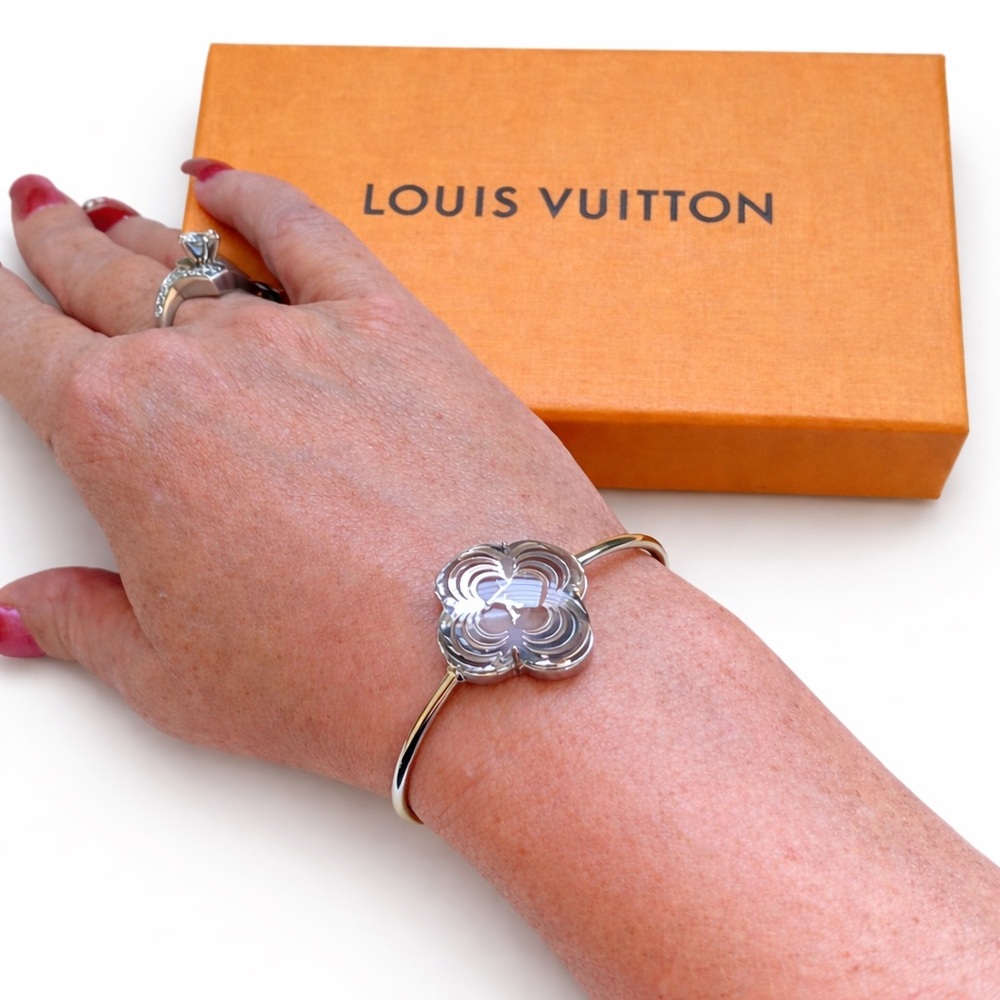 Louis Vuitton • LV “Idylle Blossom” Flower Silver Tone Slim Cuff Bracelet w/Box - Picture 4 of 14
